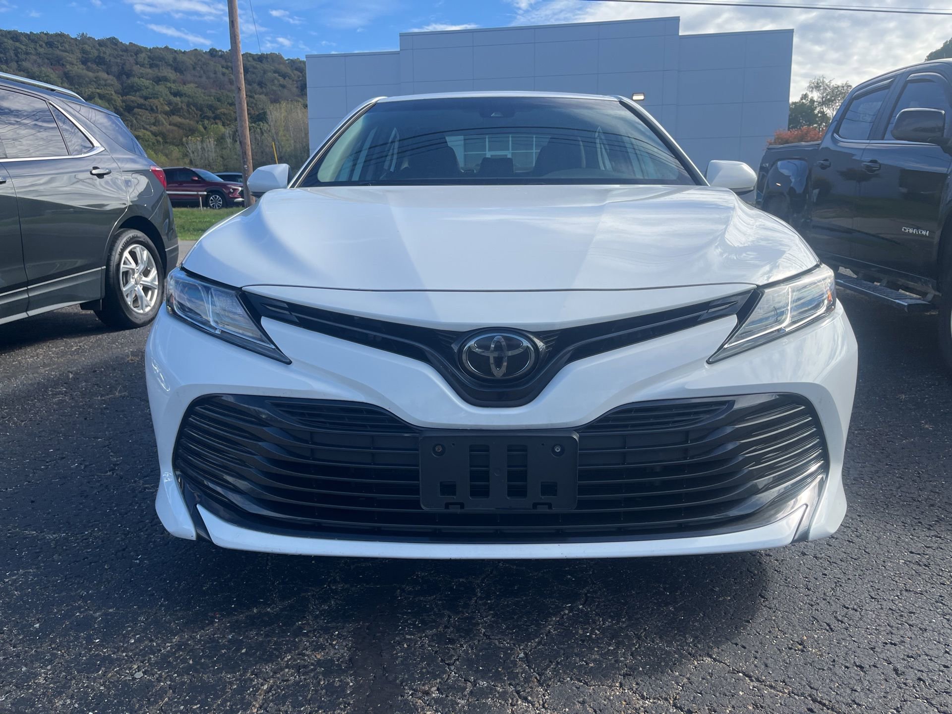 2020 Toyota Camry LE photo 2