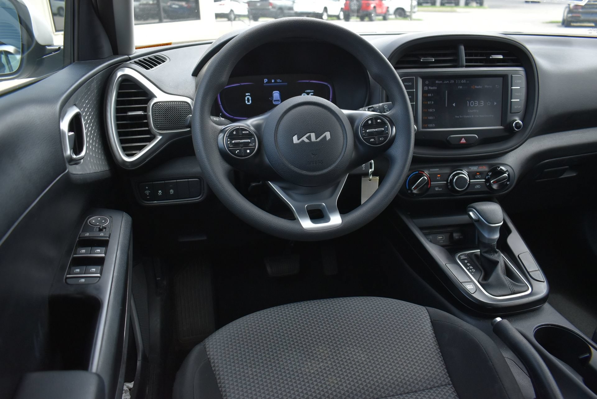 2023 Kia Soul LX - Photo 16