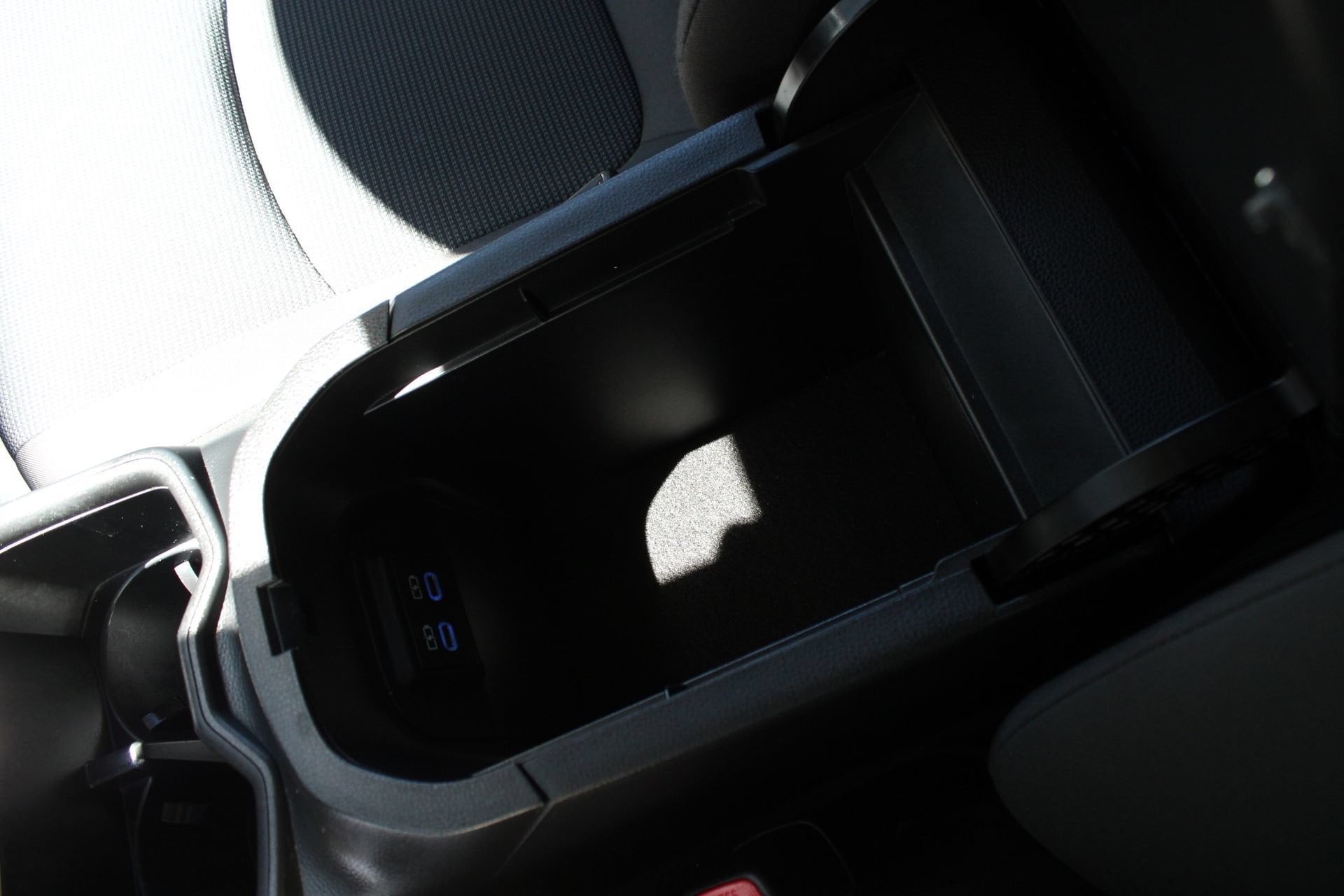 2022 Toyota RAV4 LE - Photo 41