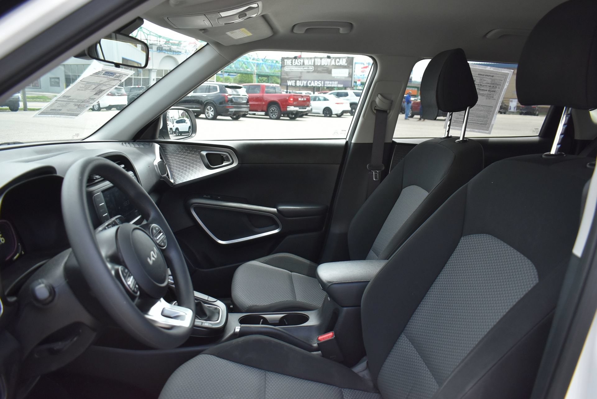 2023 Kia Soul LX - Photo 13