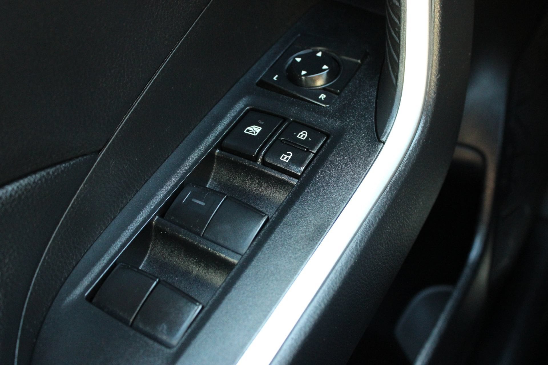 2022 Toyota RAV4 LE - Photo 21