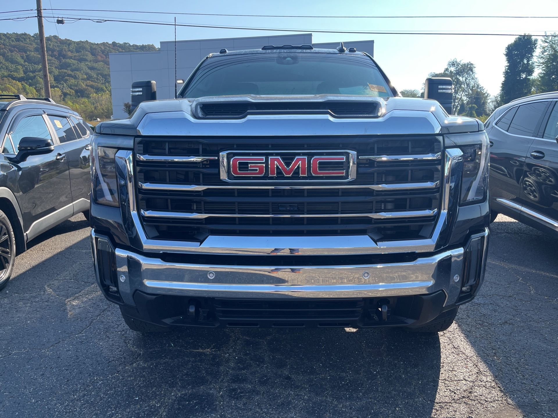 2025 Gmc Sierra 2500 HD SLE photo 2