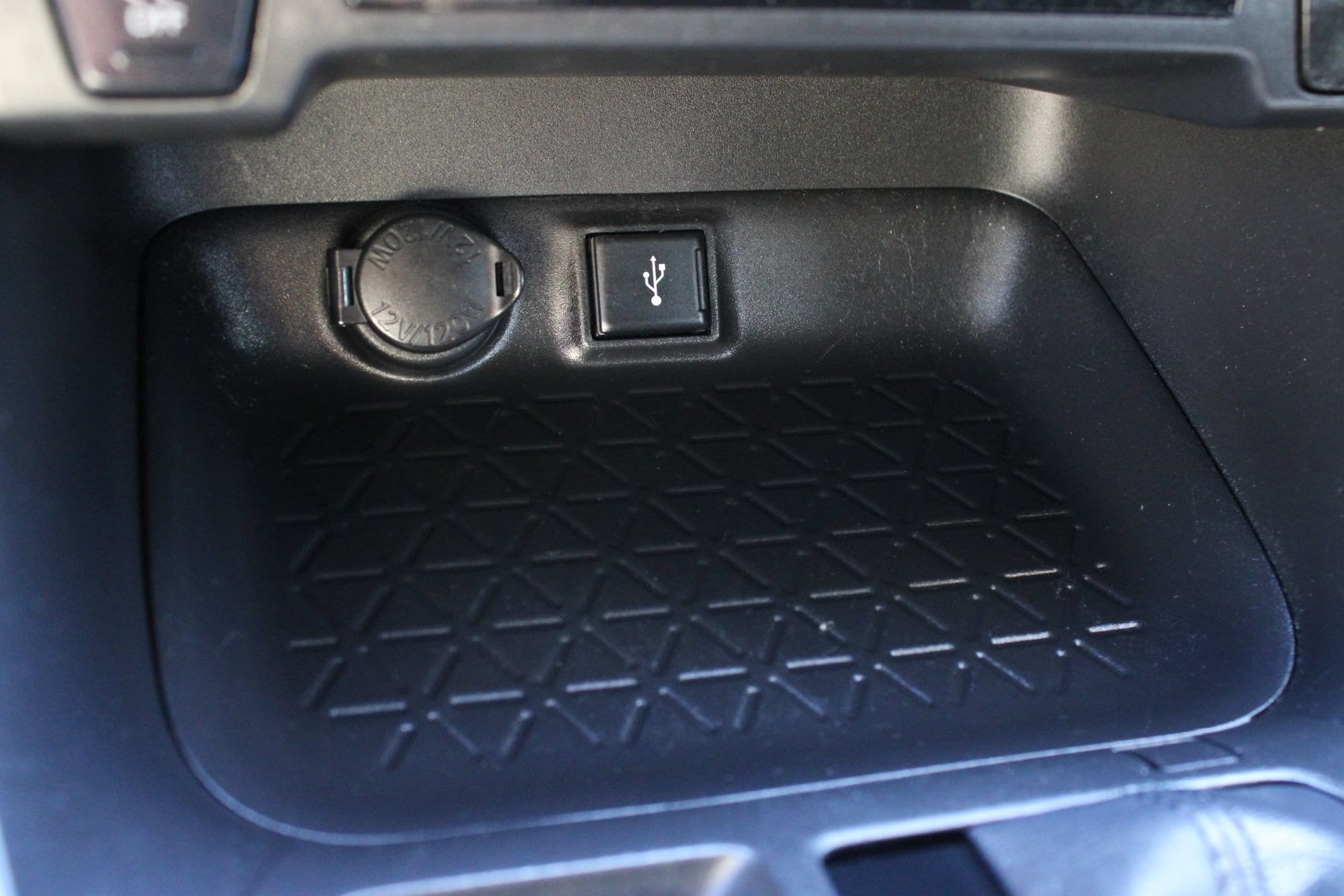 2022 Toyota RAV4 LE - Photo 37