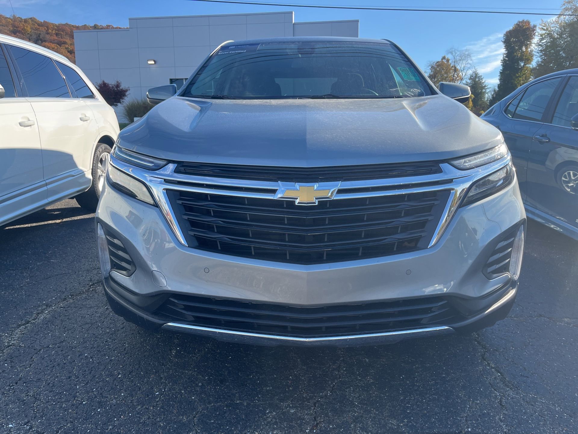 2023 Chevrolet Equinox LT photo 2