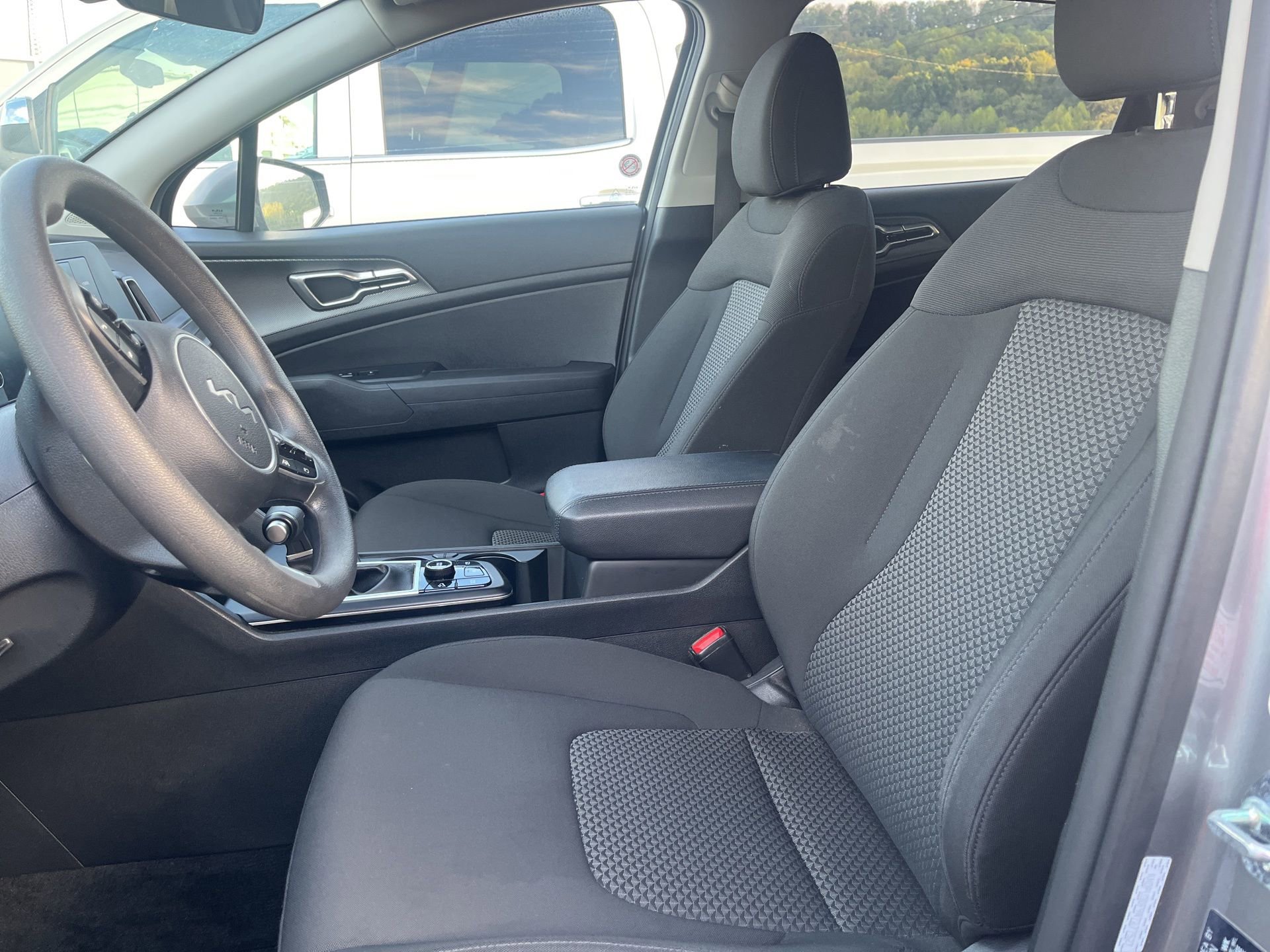 2024 Kia Sportage LX photo 2