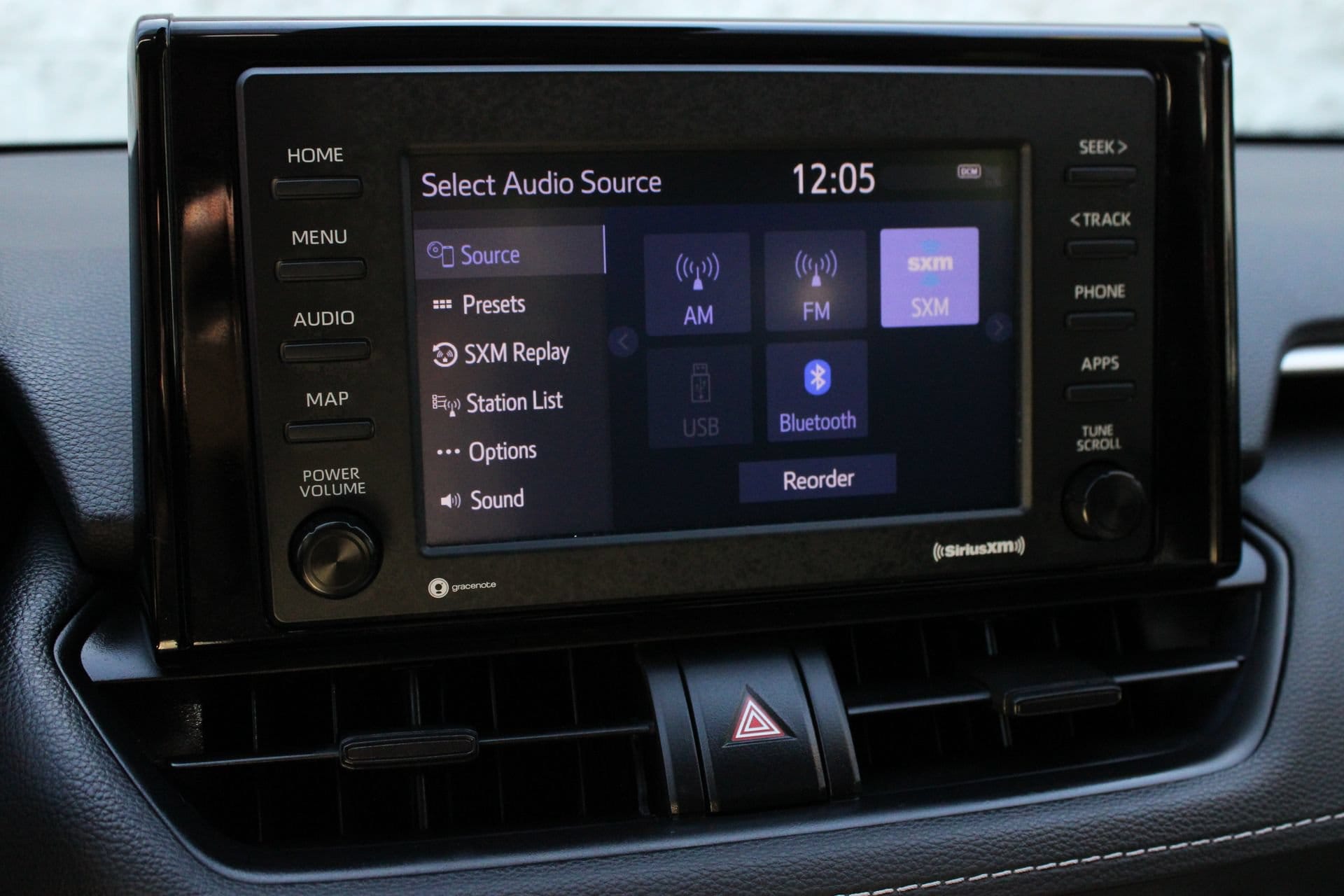 2022 Toyota RAV4 LE - Photo 32