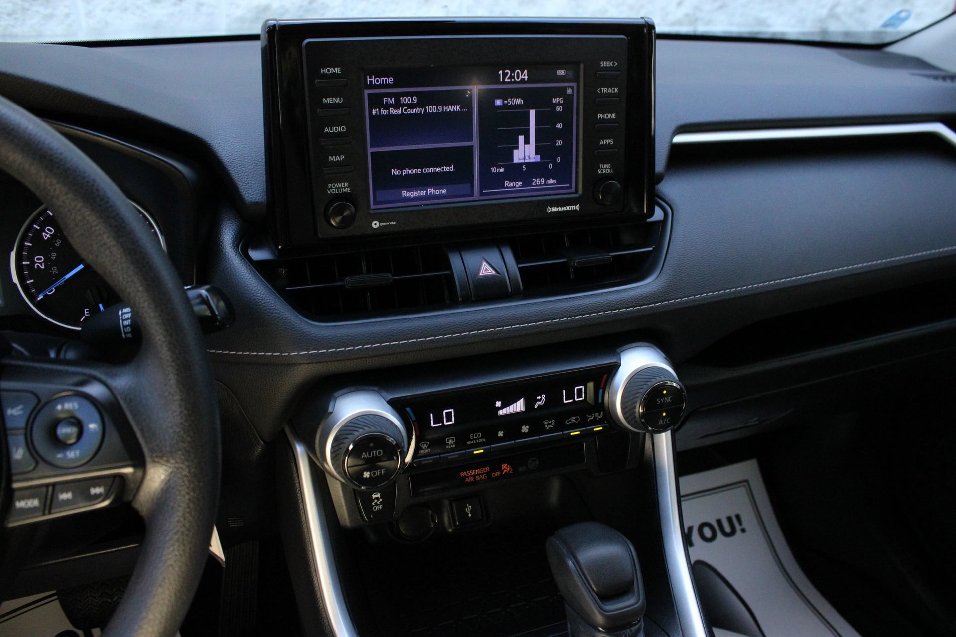 2022 Toyota RAV4 LE - Photo 31