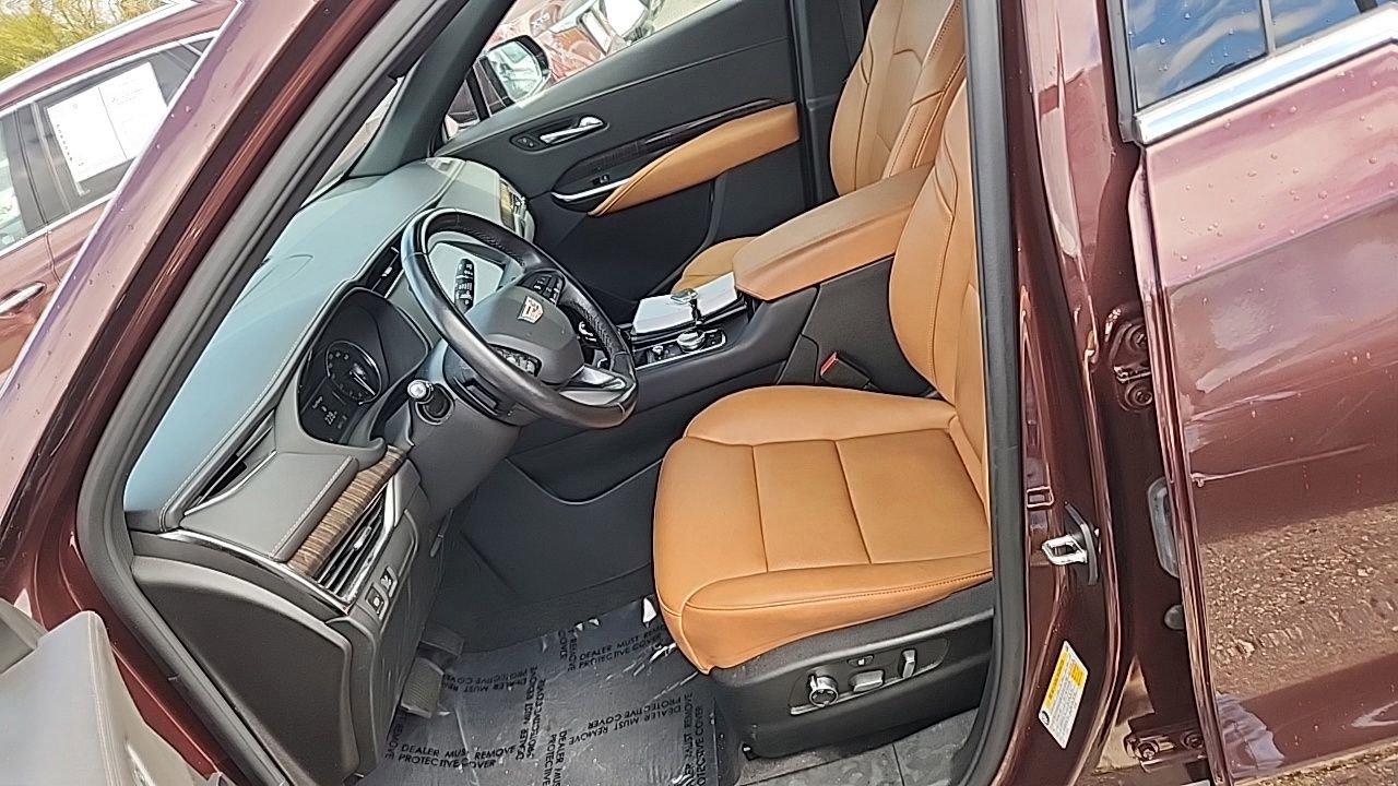 2023 Cadillac XT4 Premium Luxury photo 2