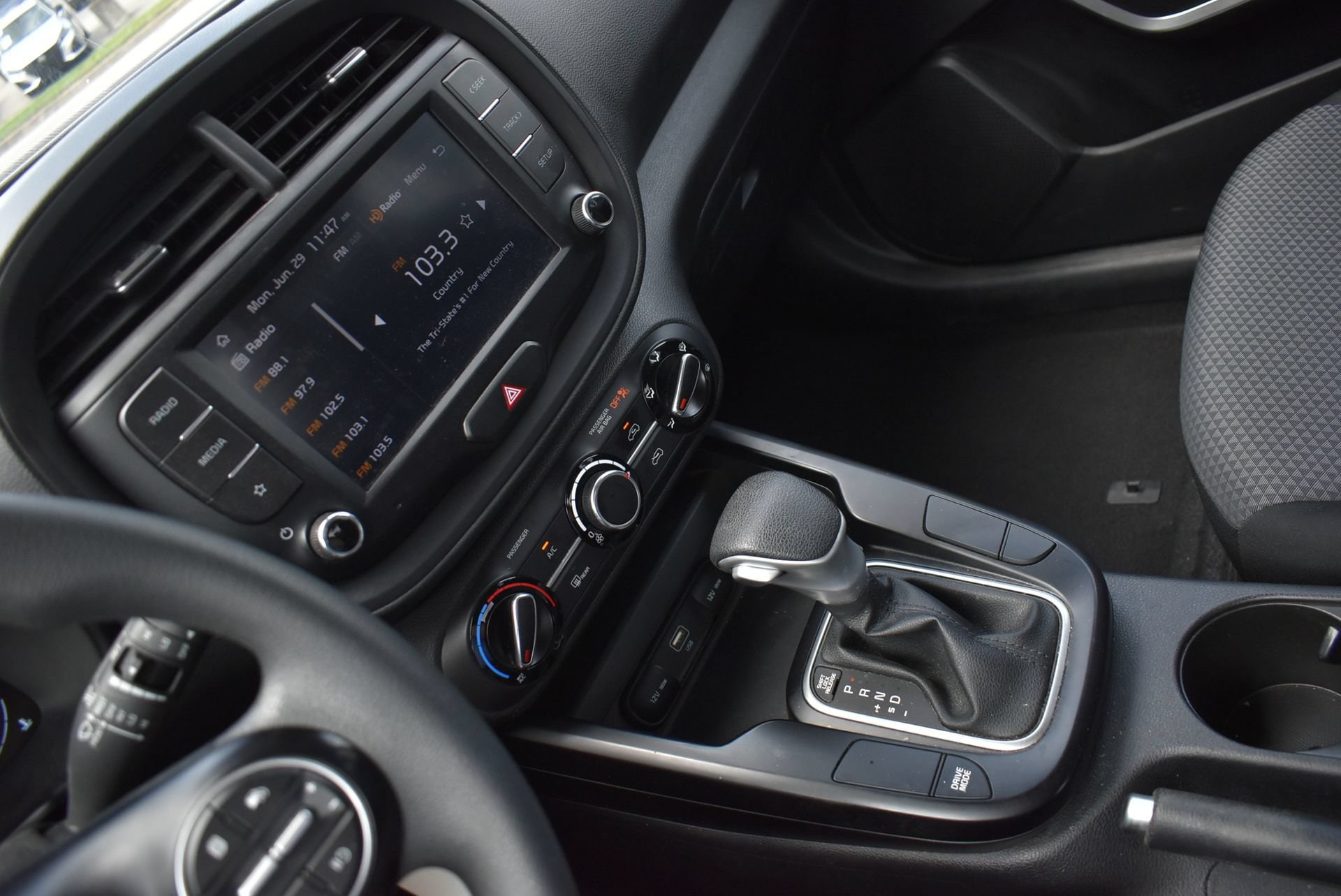 2023 Kia Soul LX - Photo 22