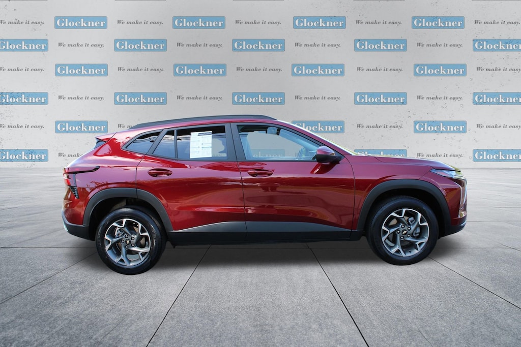 Used 2025 Chevrolet Trax LT SUV