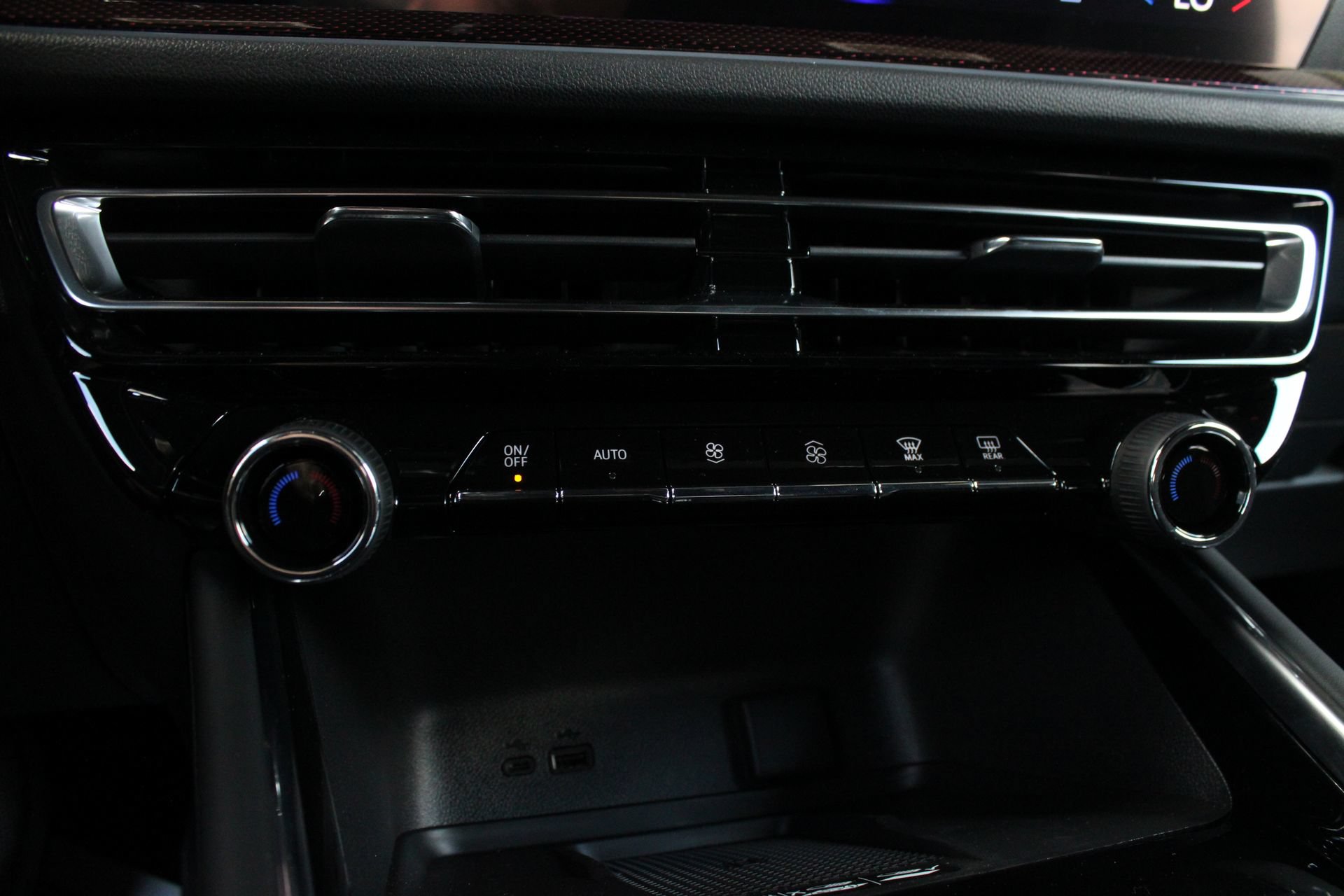 2027 Chevrolet Traverse RS - Photo 42
