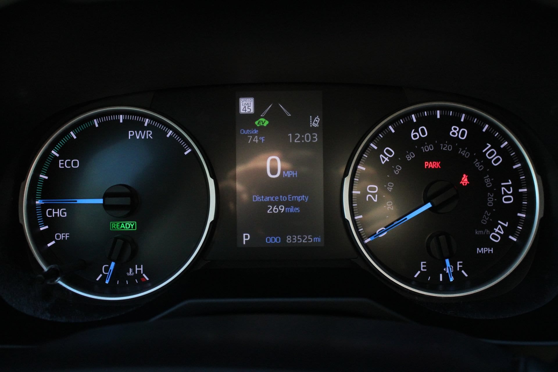 2022 Toyota RAV4 LE - Photo 30