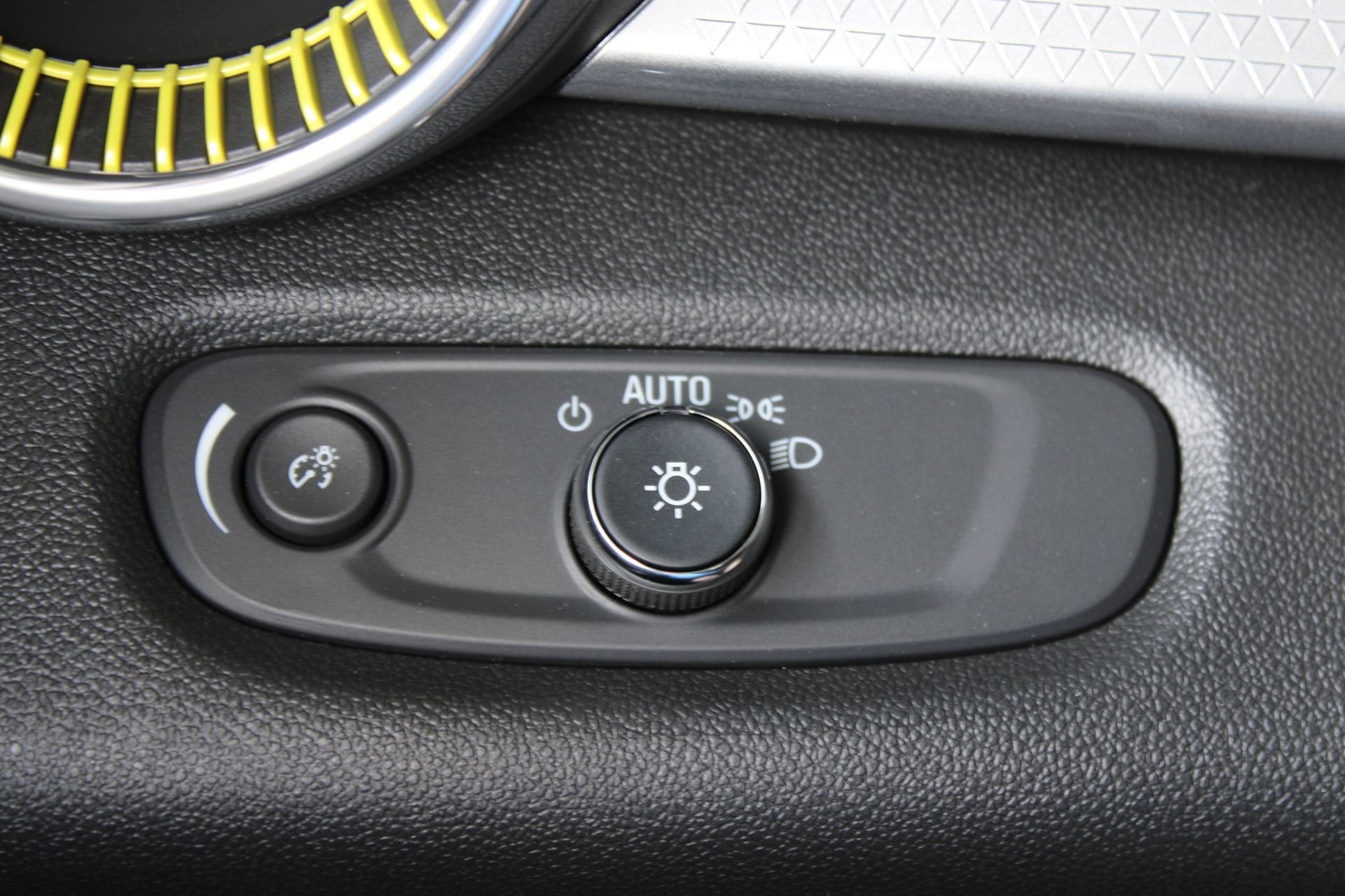 2026 Chevrolet Trax LT - Photo 27