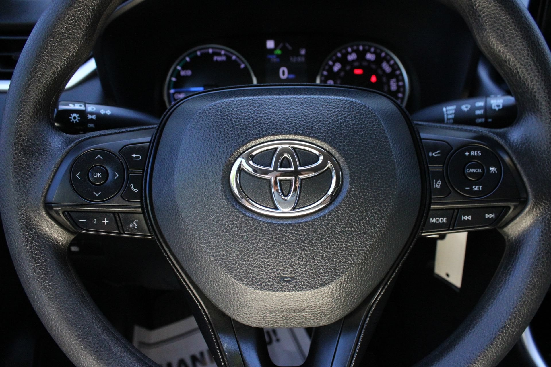 2022 Toyota RAV4 LE - Photo 24