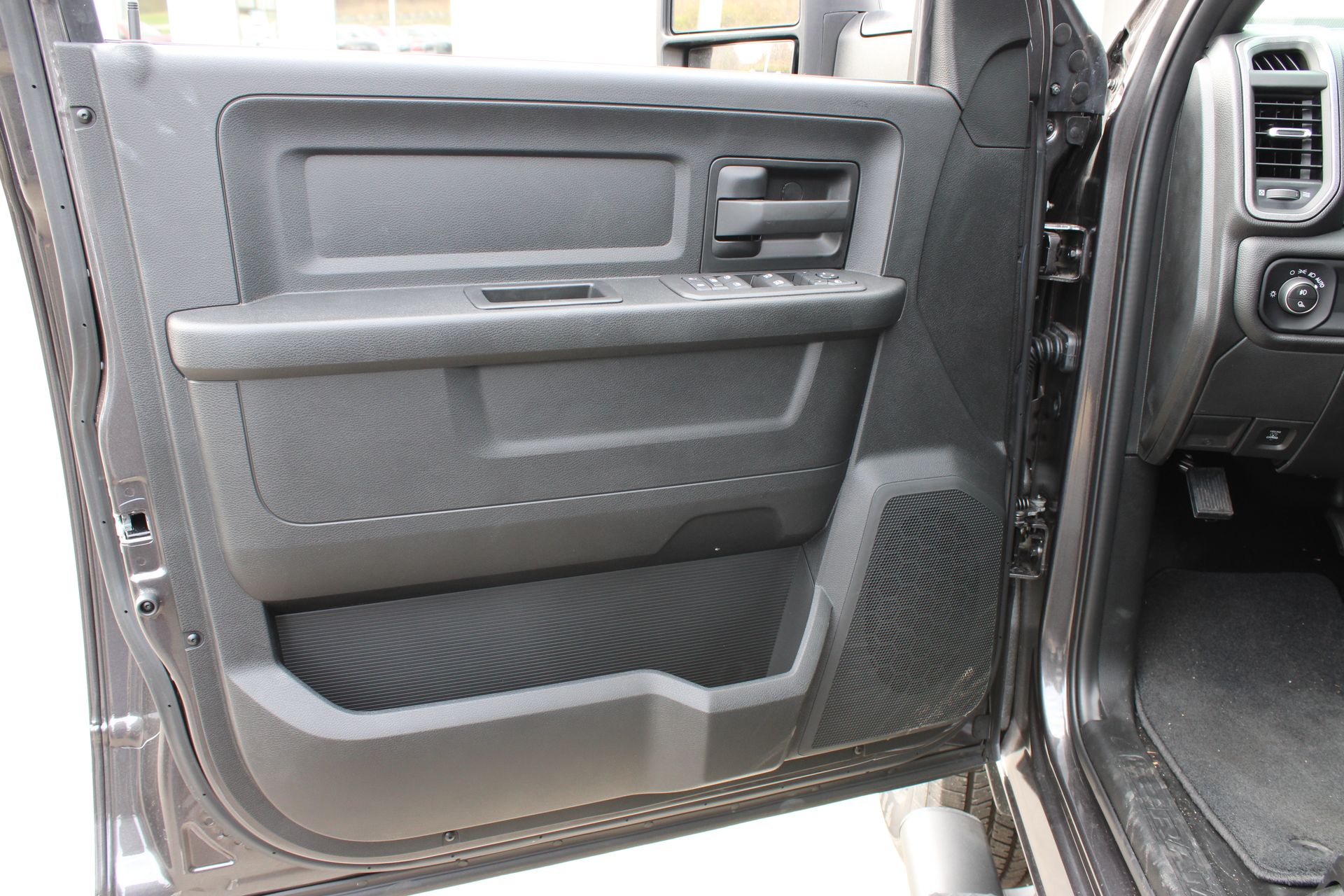 2025 RAM 2500 Tradesman - Photo 12