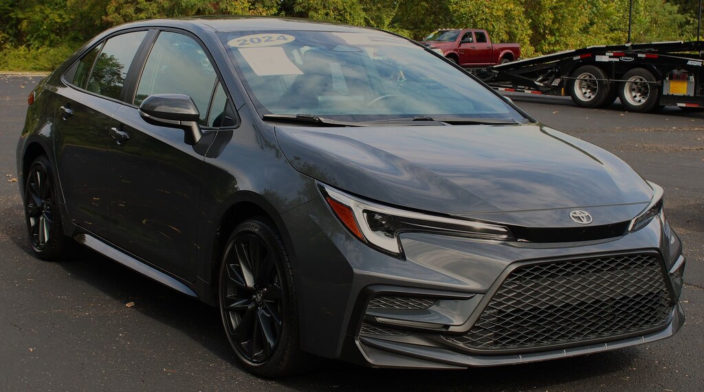 Used 2024 Toyota Corolla SE Sedan