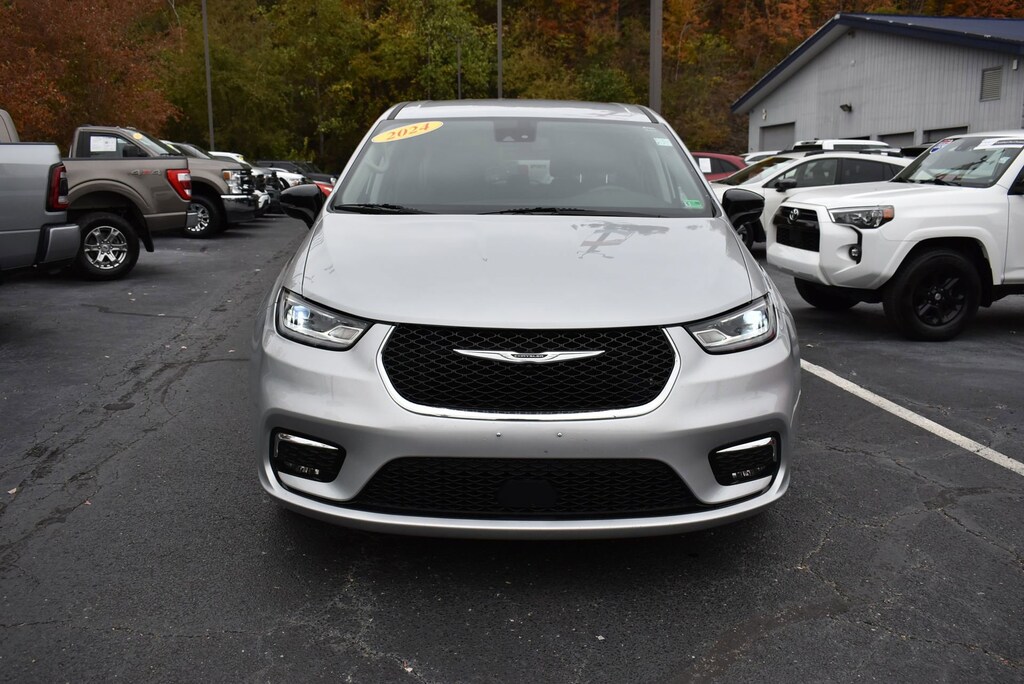 Used 2024 Chrysler Pacifica Touring L Van Passenger Van