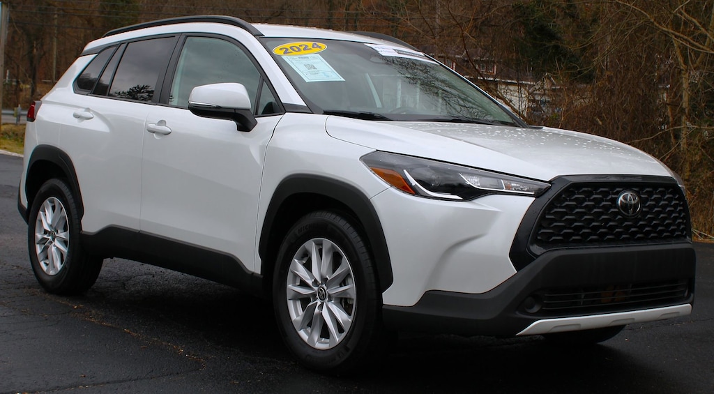 Used 2024 Toyota Corolla Cross LE SUV