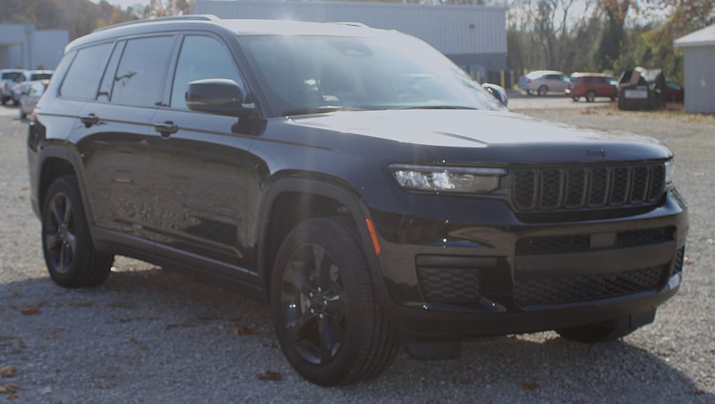 New 2025 Jeep Grand Cherokee L ALTITUDE X 4X4 Sport Utility