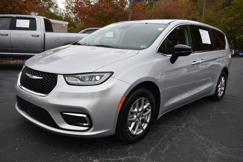 Used 2024 Chrysler Pacifica Touring L Van Passenger Van