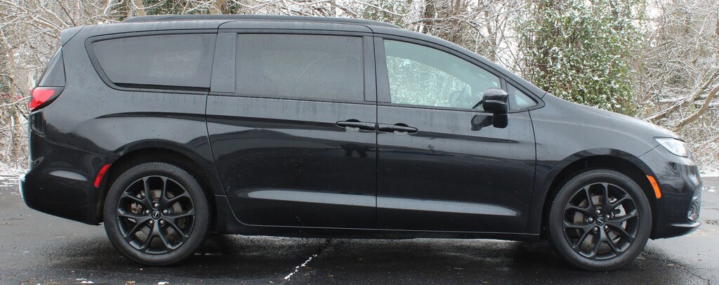 Used 2023 Chrysler Pacifica Touring L Van Passenger Van
