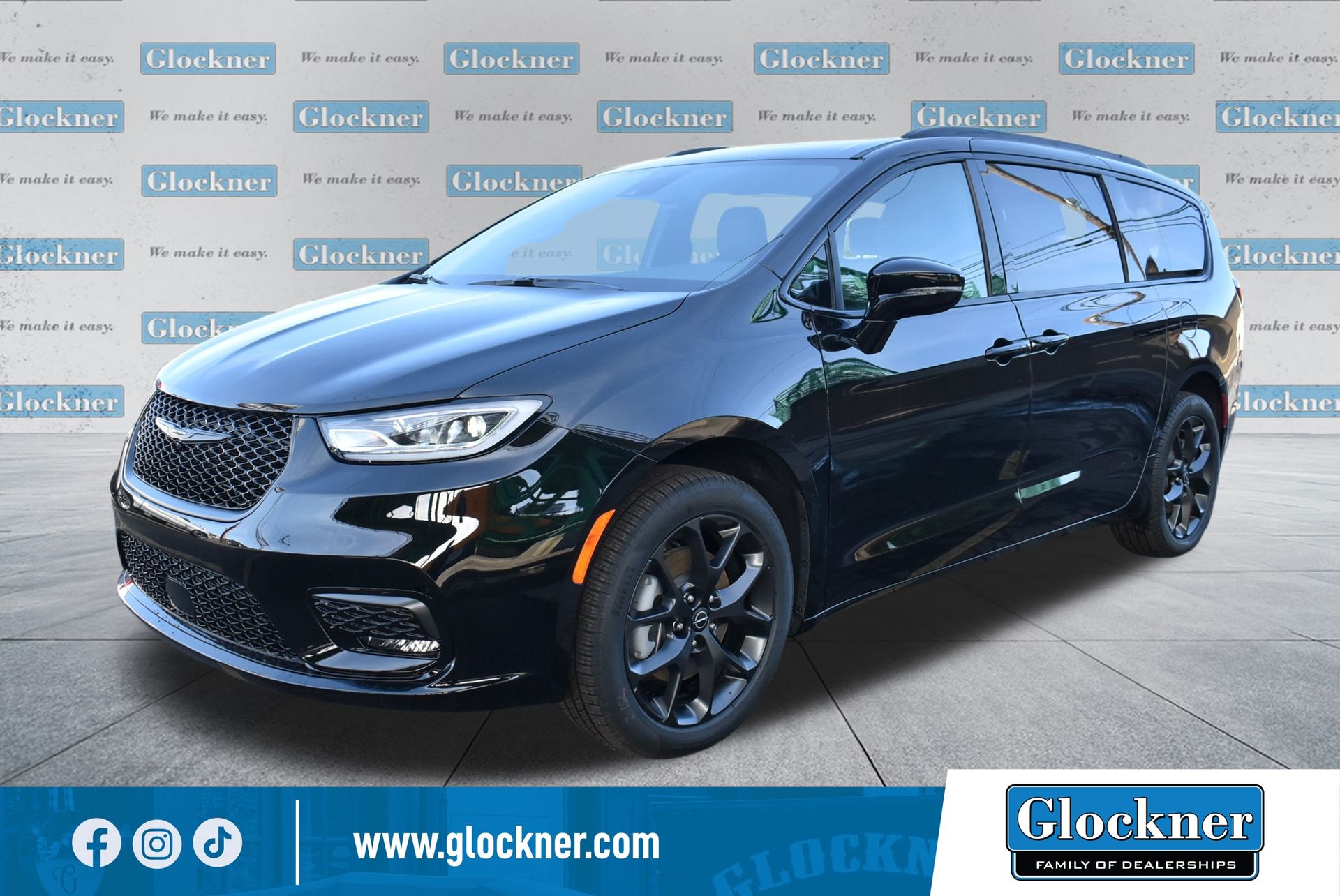 2026 Chrysler Pacifica Select's photo