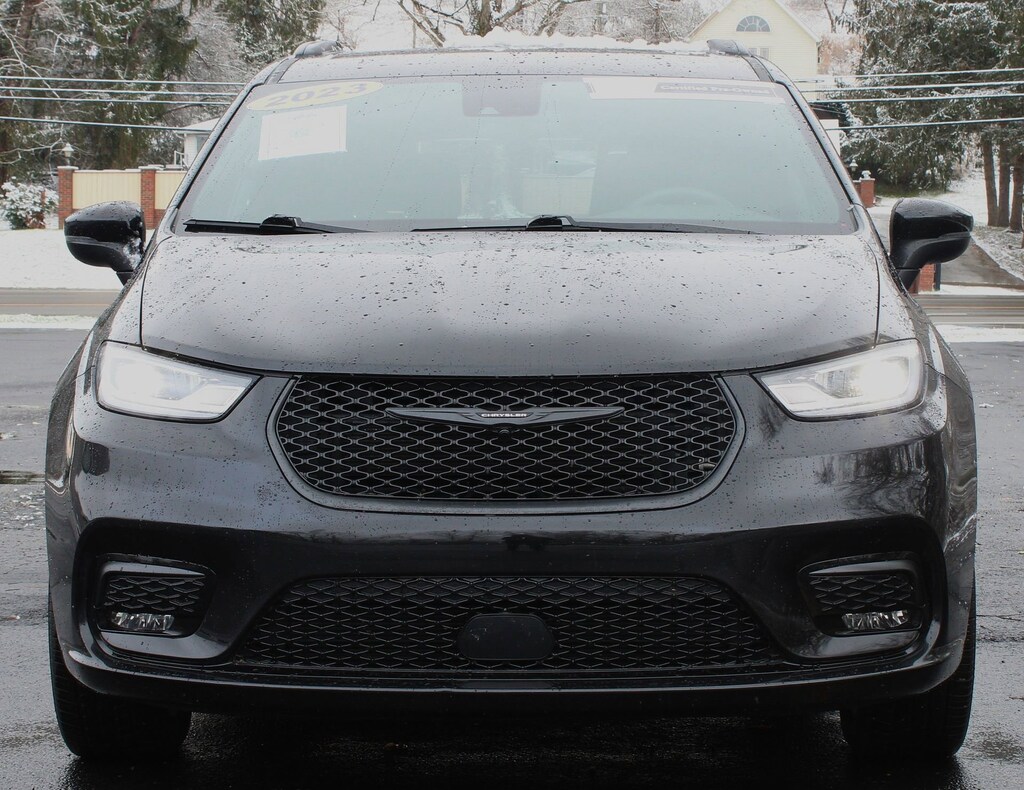 Used 2023 Chrysler Pacifica Touring L Van Passenger Van