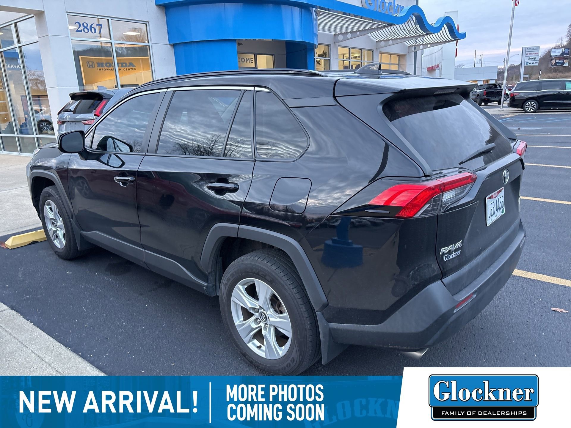 2020 Toyota RAV4 XLE photo 3