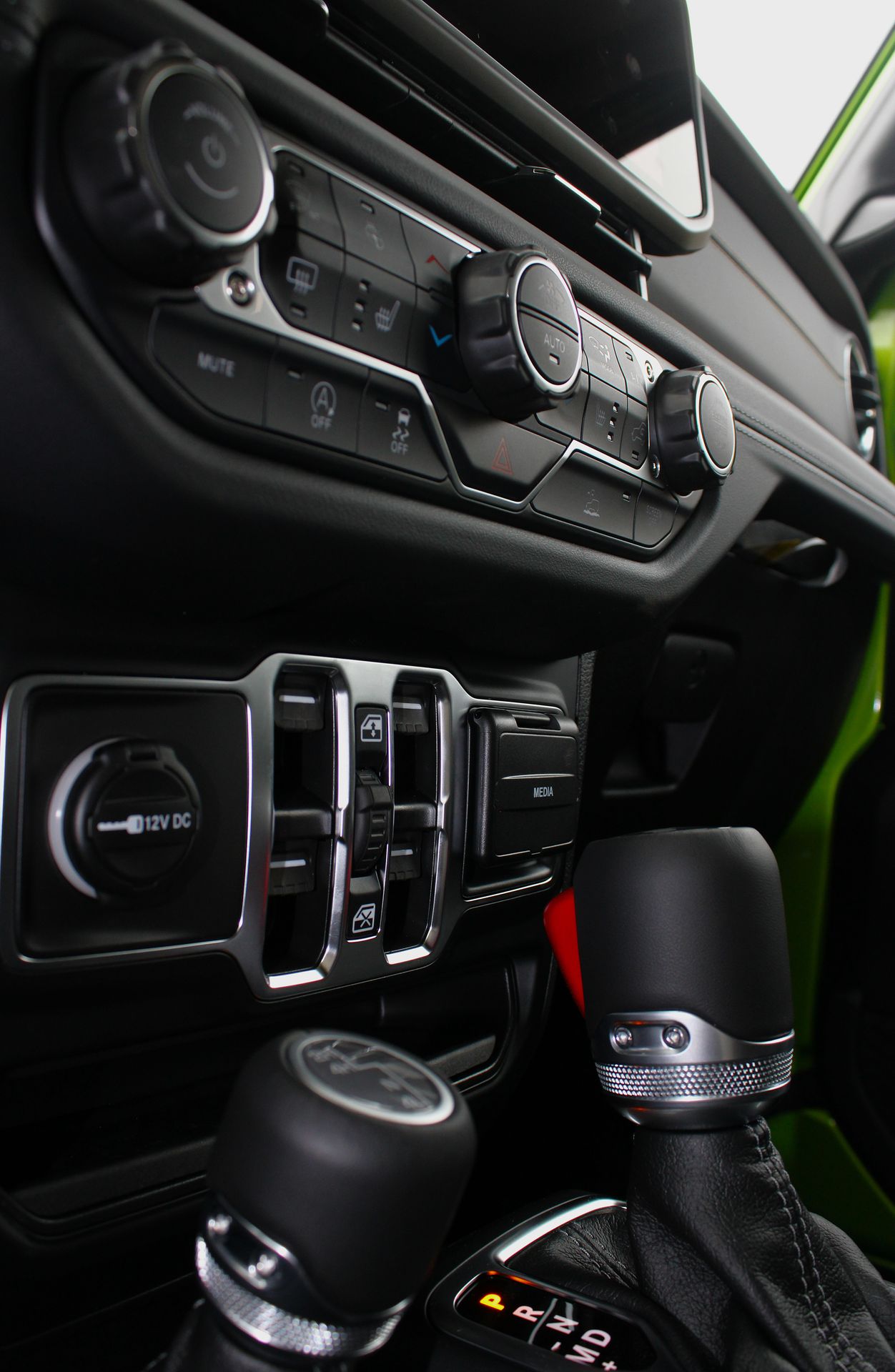 2026 Jeep Wrangler 4-Door Sahara - Photo 31