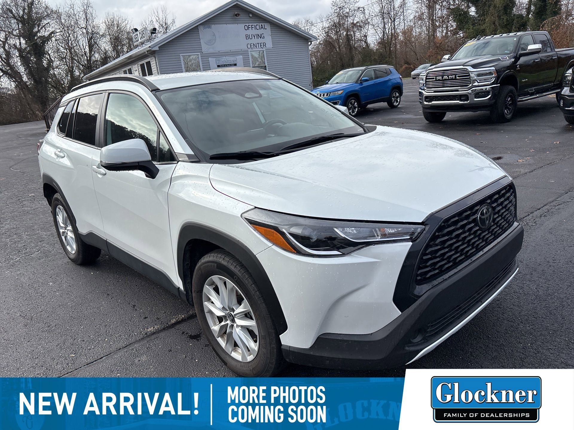 2024 Toyota Corolla Cross LE photo 2