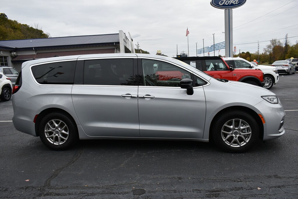 Used 2024 Chrysler Pacifica Touring L Van Passenger Van