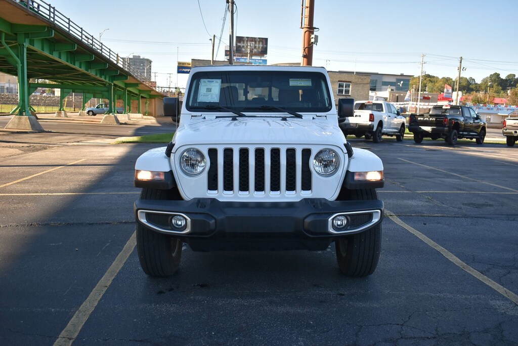 Used 2022 Jeep Gladiator Overland Truck Crew Cab