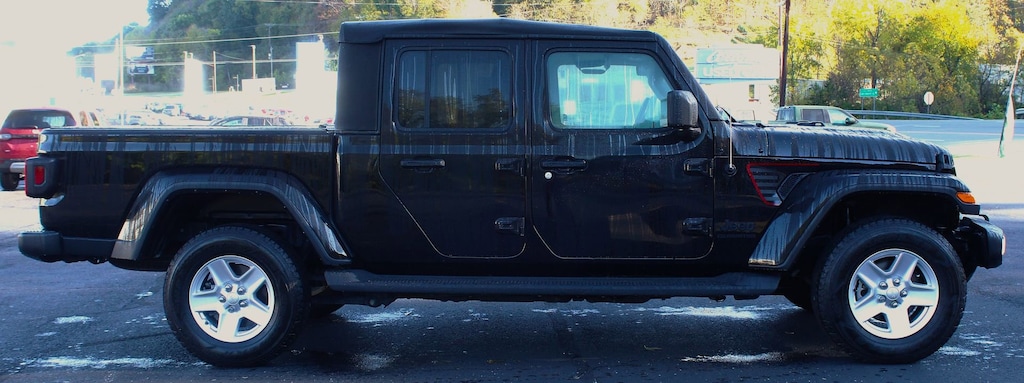 Used 2022 Jeep Gladiator Sport Truck Crew Cab