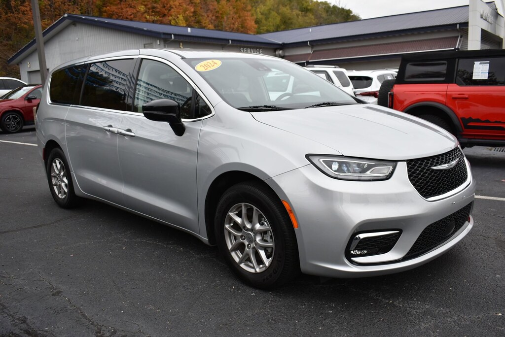 Used 2024 Chrysler Pacifica Touring L Van Passenger Van