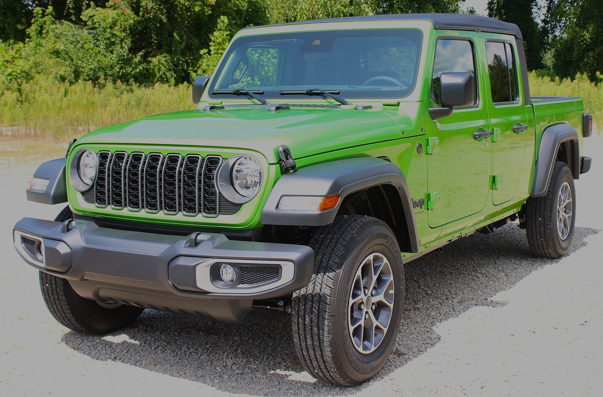 2025 Jeep Gladiator Sport S's photo