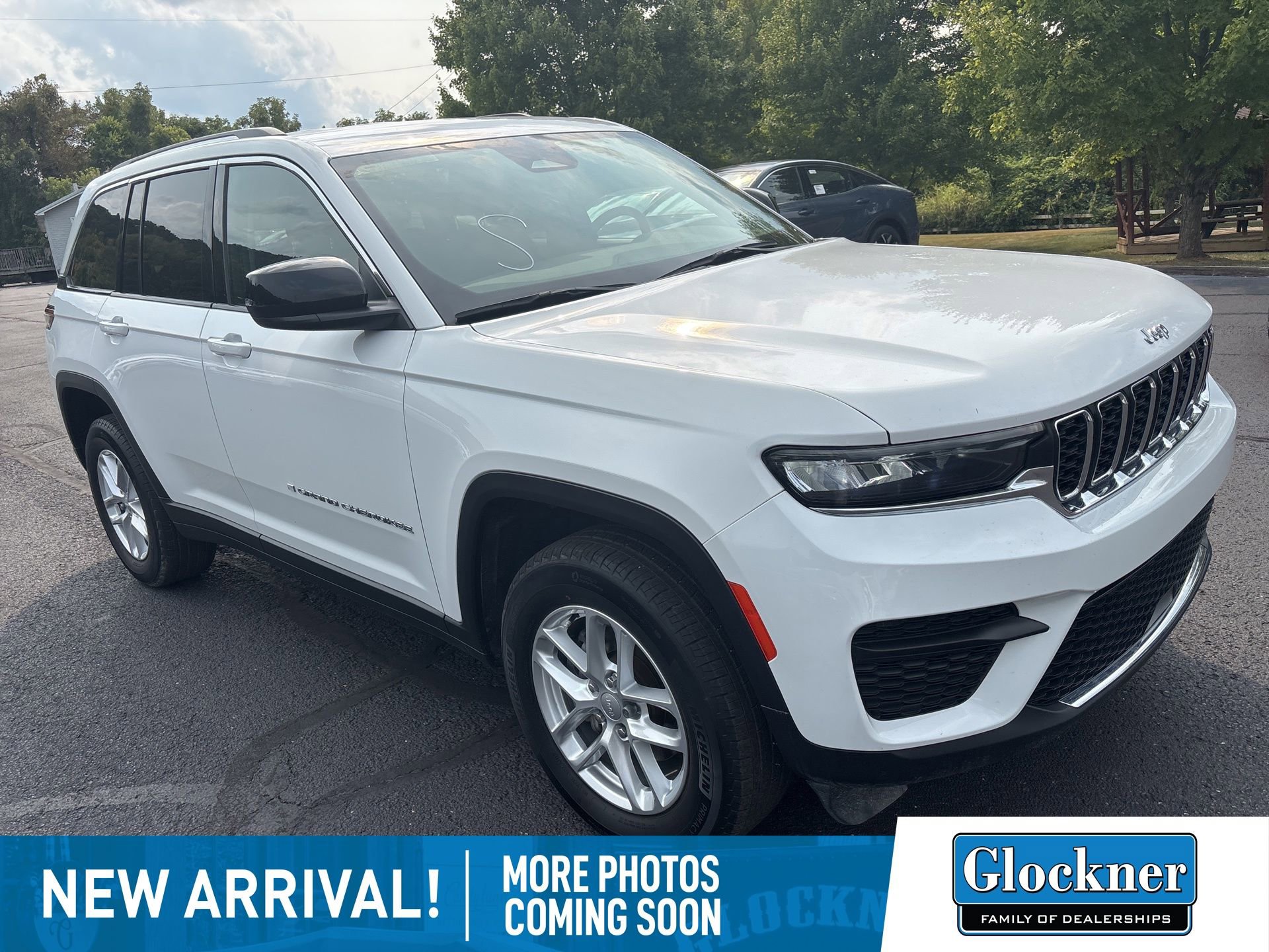 2023 Jeep Grand Cherokee Laredo photo 2