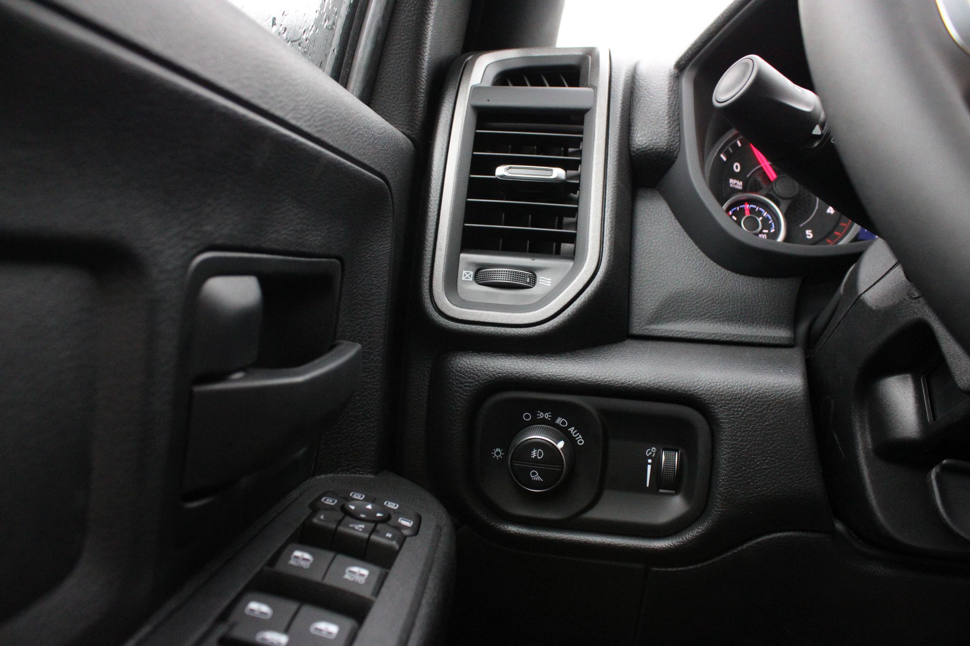 2026 RAM 2500 Tradesman/Black Express - Photo 24