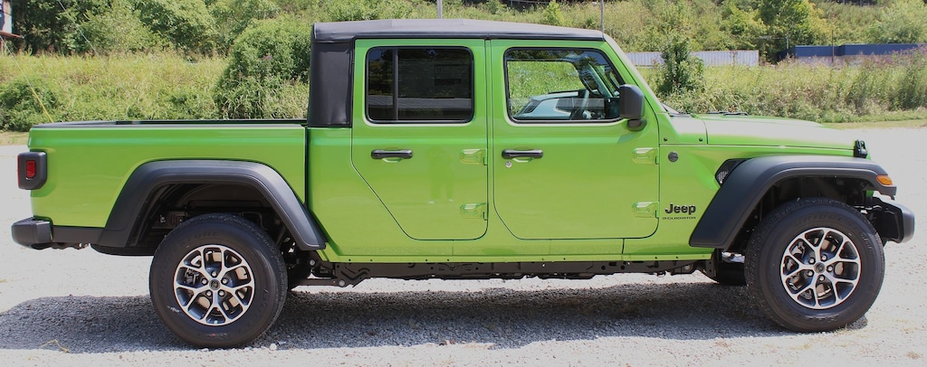 New 2025 Jeep Gladiator SPORT S 4X4 Pickup