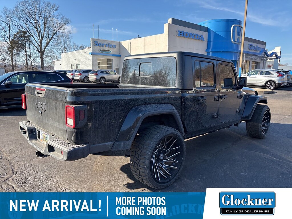 Used 2023 Jeep Gladiator Sport Truck Crew Cab