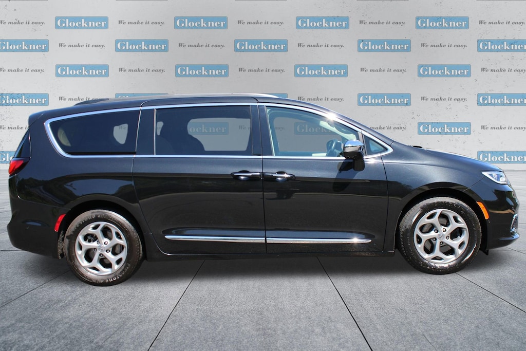 Used 2022 Chrysler Pacifica Limited Van Passenger Van
