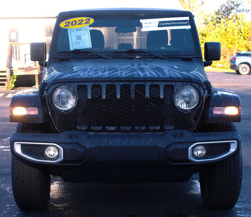 Used 2022 Jeep Gladiator Sport Truck Crew Cab