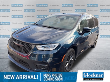 2021 Chrysler Pacifica Touring Van Passenger Van