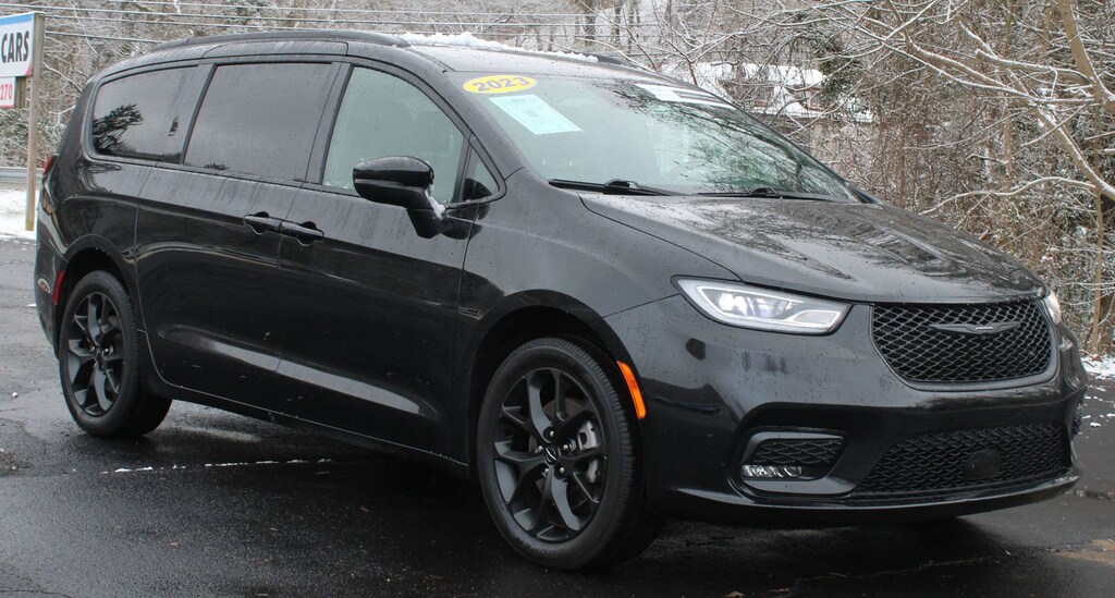 Used 2023 Chrysler Pacifica Touring L Van Passenger Van