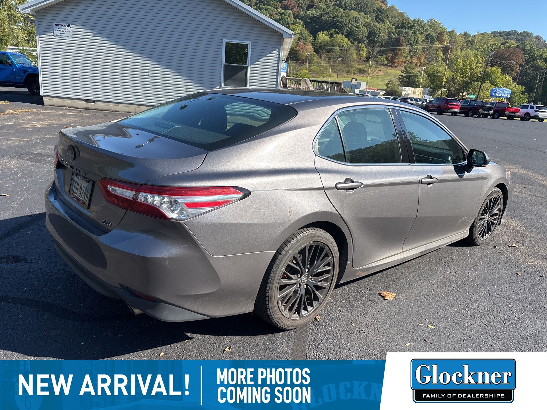 2018 Toyota Camry XLE photo 3