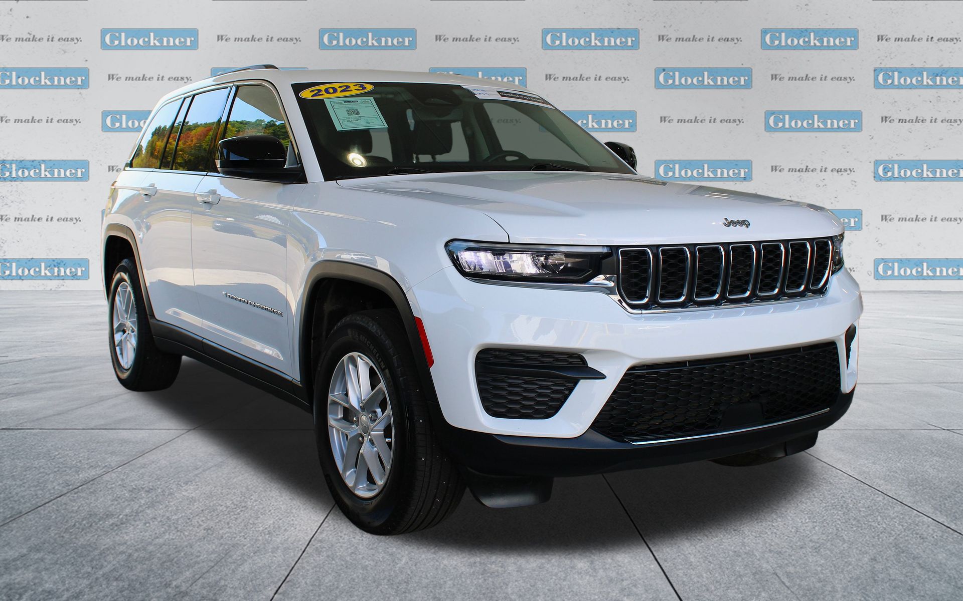 2023 Jeep Grand Cherokee Laredo photo 3