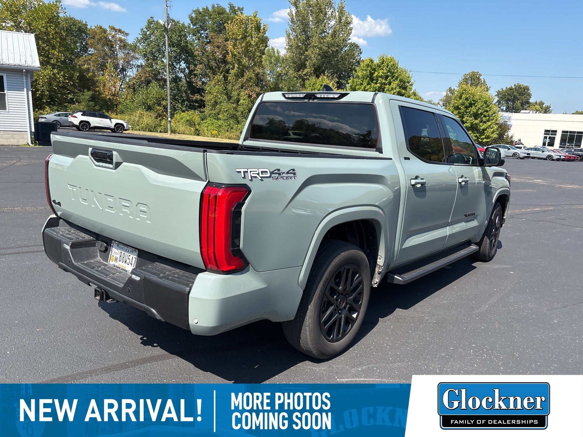 2023 Toyota Tundra SR5 CrewMax photo 2