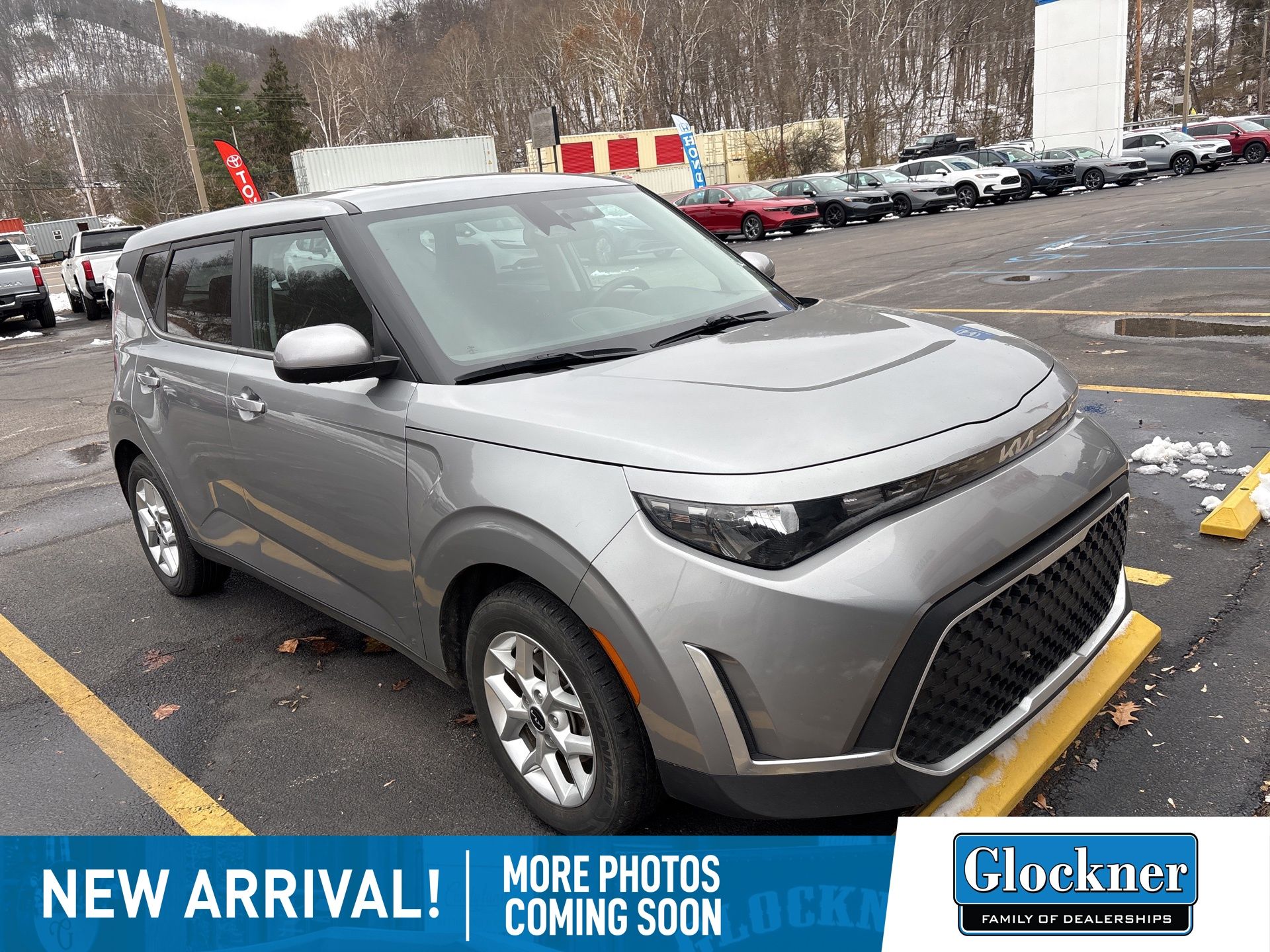 2023 Kia Soul LX photo 2