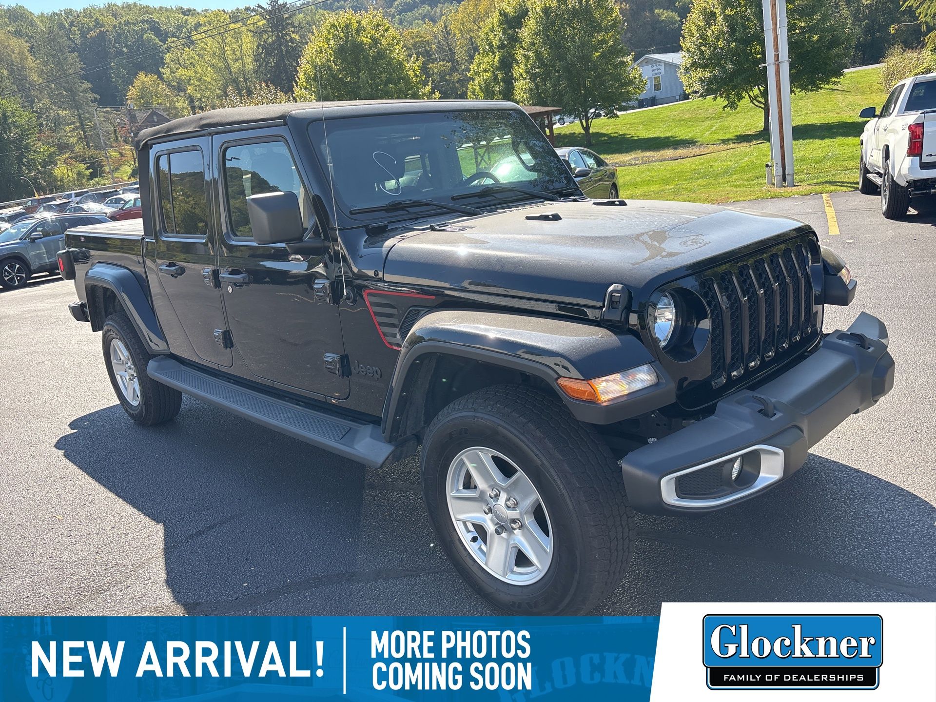 2022 Jeep Gladiator Sport photo 2