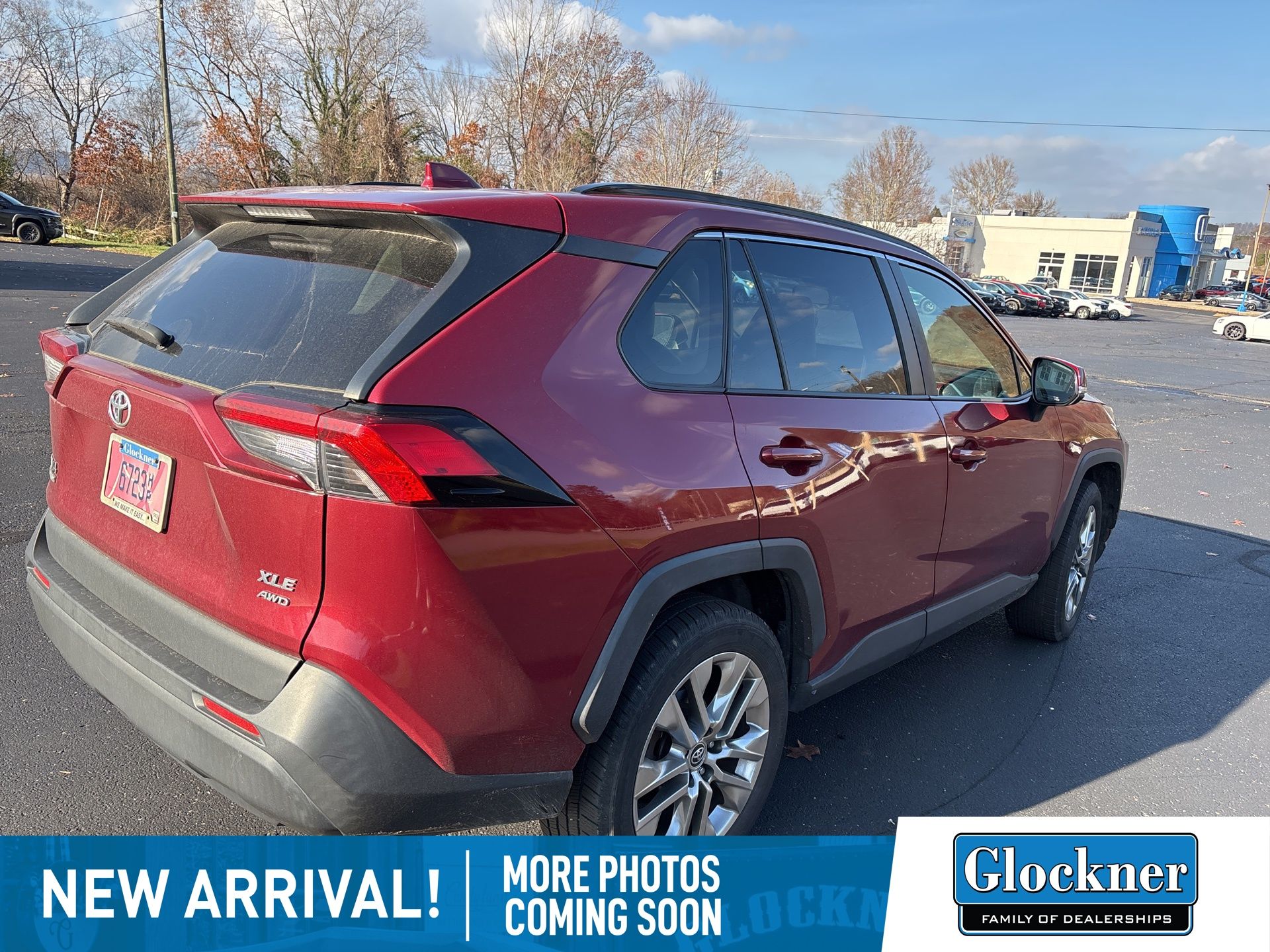 2019 Toyota RAV4 XLE Premium photo 3