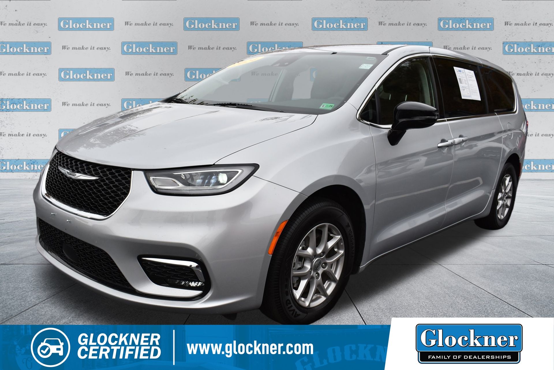 2024 Chrysler Pacifica Touring L's photo